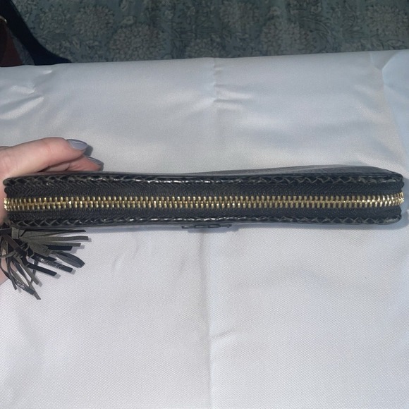 Tory Burch Taylor Zip Continental Wallet in Black Pebbled Leather With Tassel - Picture 8 of 15